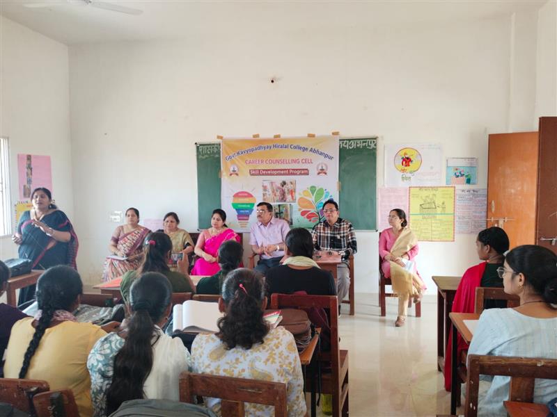 Photo Gallery-Two Day Fine Art Workshop-Govt kavyopadhyay hiralal college Abhanpur-Rajim Road