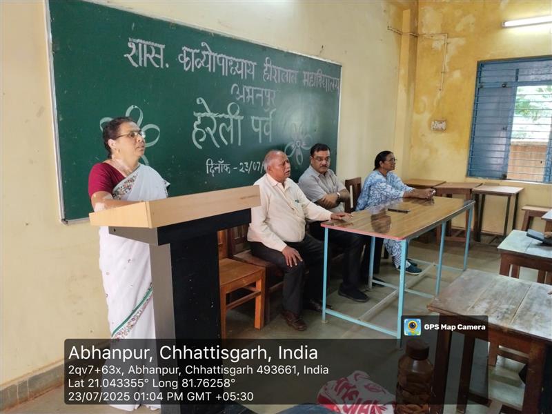 Photo Gallery-हरेली पर्व-Govt kavyopadhyay hiralal college Abhanpur-Rajim Road