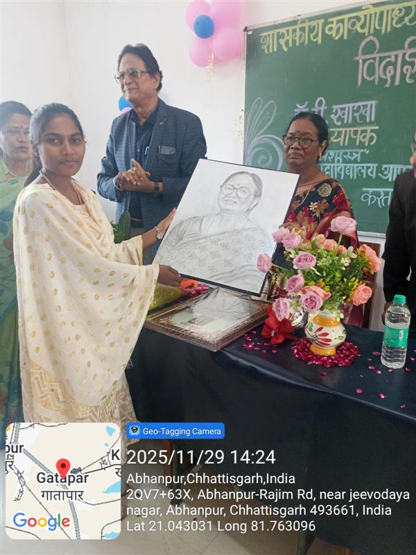 Photo Gallery-Retirement Program of Dr. T. Xaxa ( HOD Sociology)-Govt kavyopadhyay hiralal college Abhanpur-Rajim Road